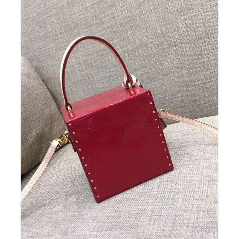 Bleecker Box M52464