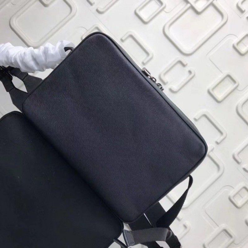 Messenger PM Bag Taiga Leather M31003