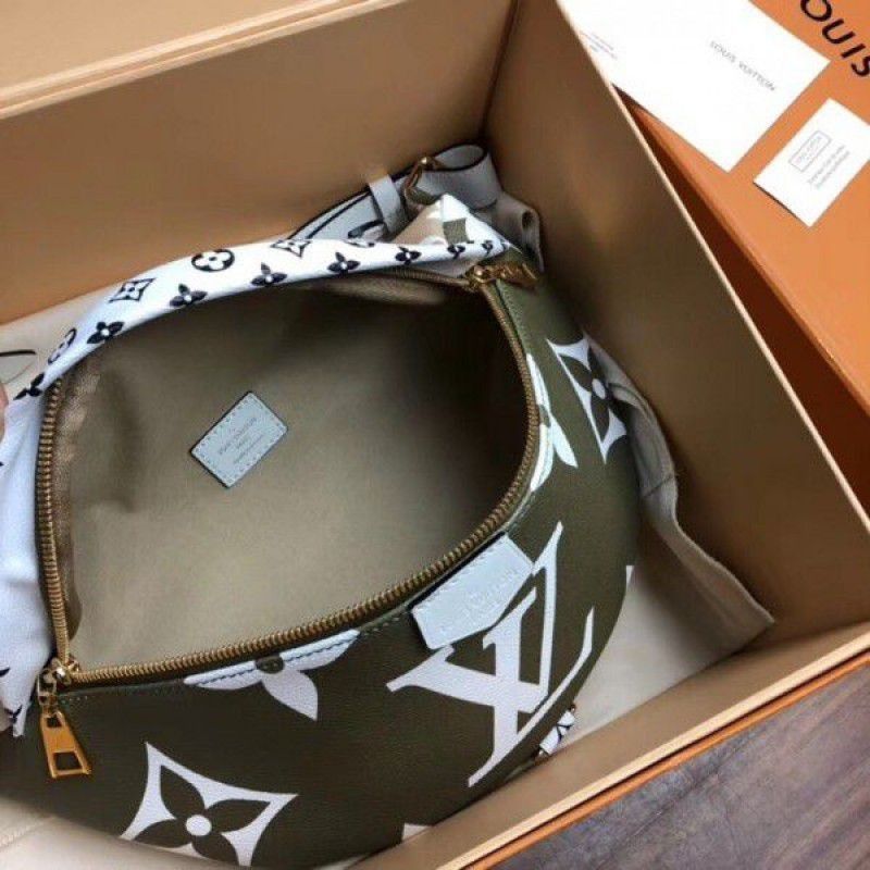 Bumbag Giant Monogram Canvas M44611