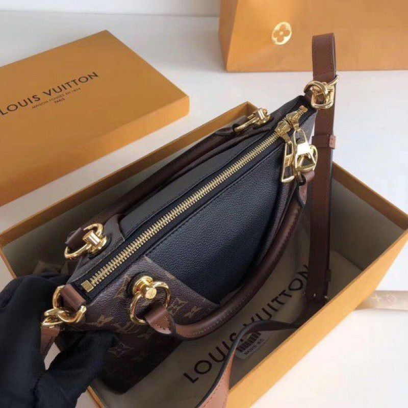 V Tote MM Monogram Canvas M43948 Black