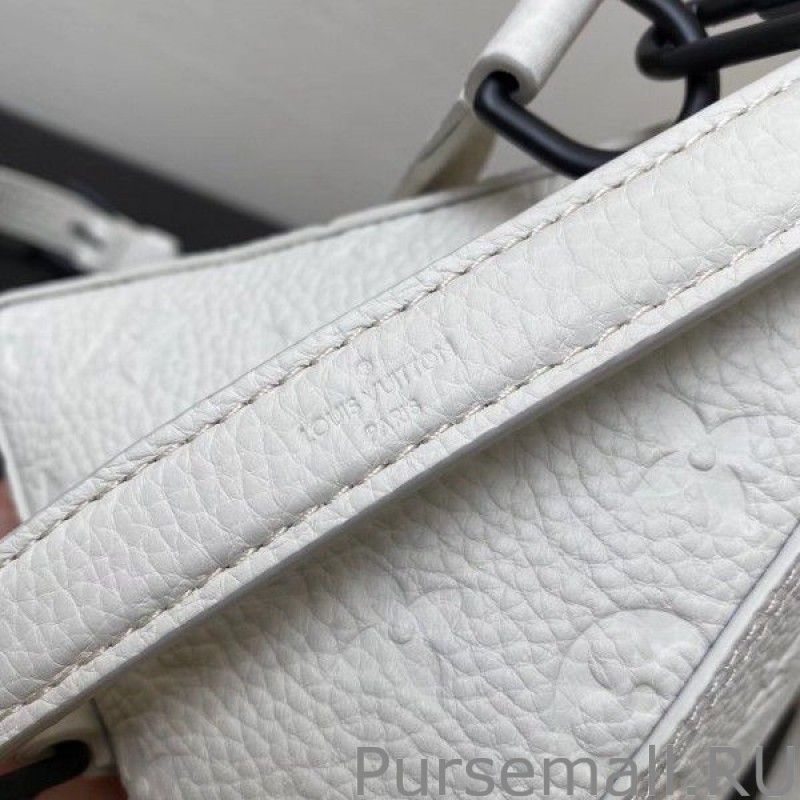 Triangle Messenger Monogram Taurillon M55927
