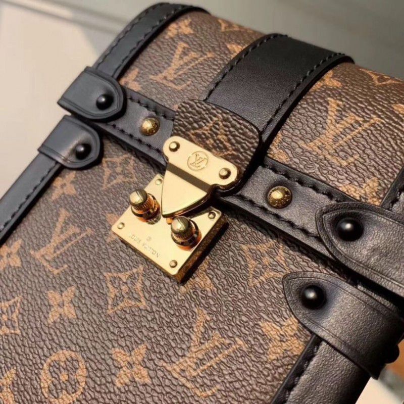 Pochette Trunk Verticale Monogram Canvas M63913